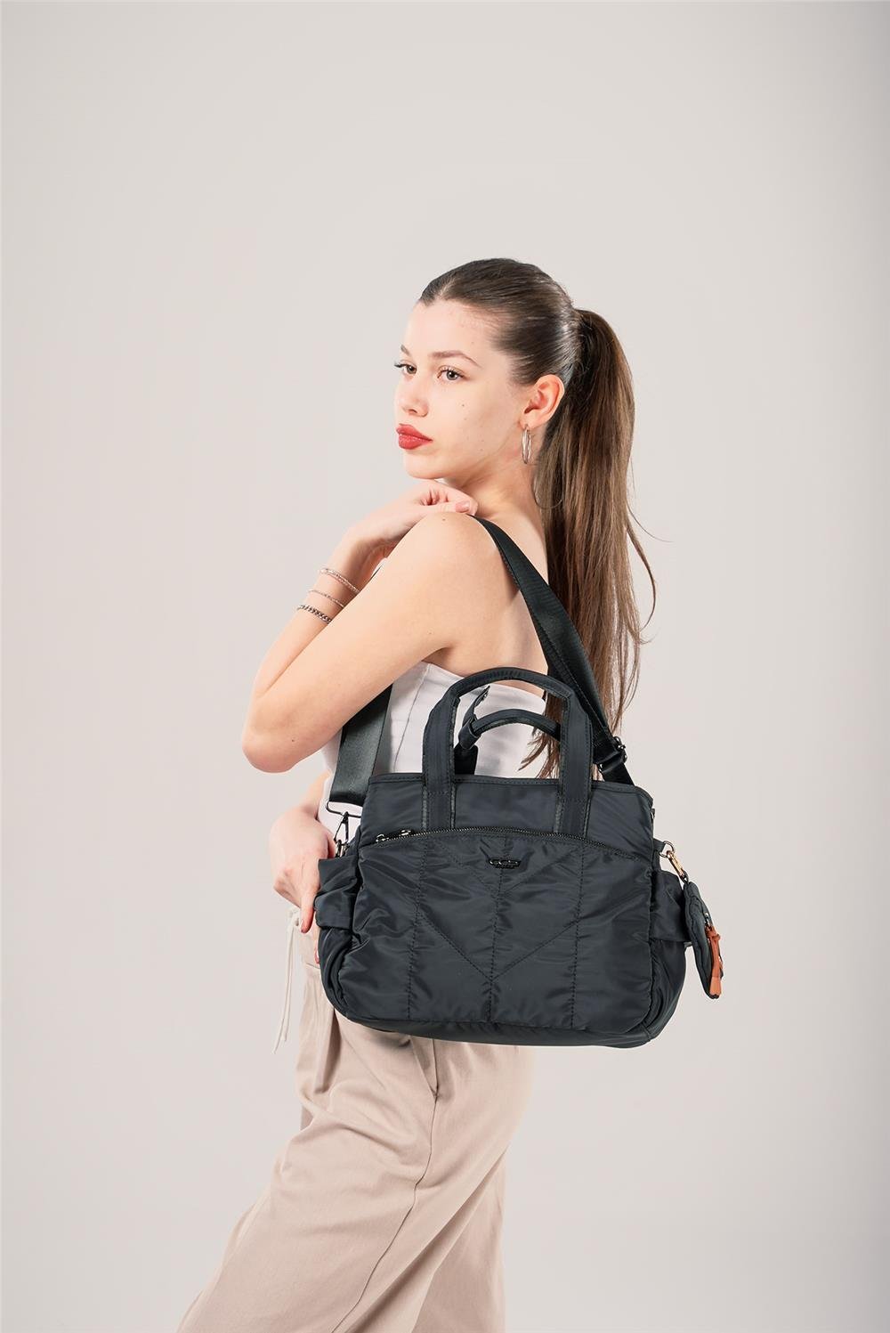 ÇÇS Kadın 17731 Omuz ve El çantası: Çok Cepli, Çok Yönlü, Çok Şık! 