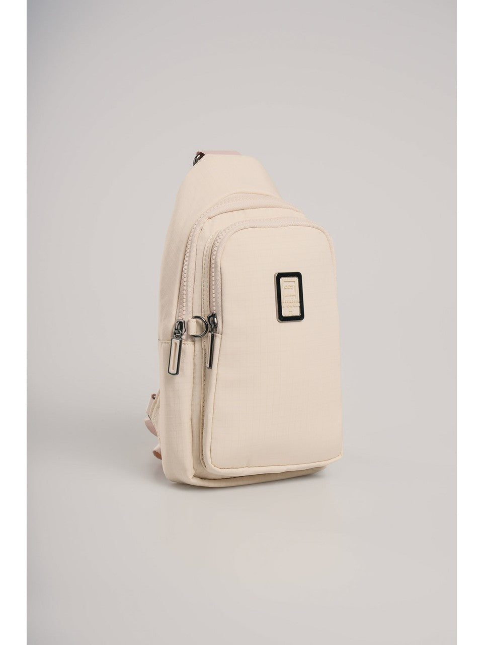 ÇÇS 17985 Kadın Çapraz Çanta: Şıklığı ve Fonksiyonelliği Bir Arada Sunar! 