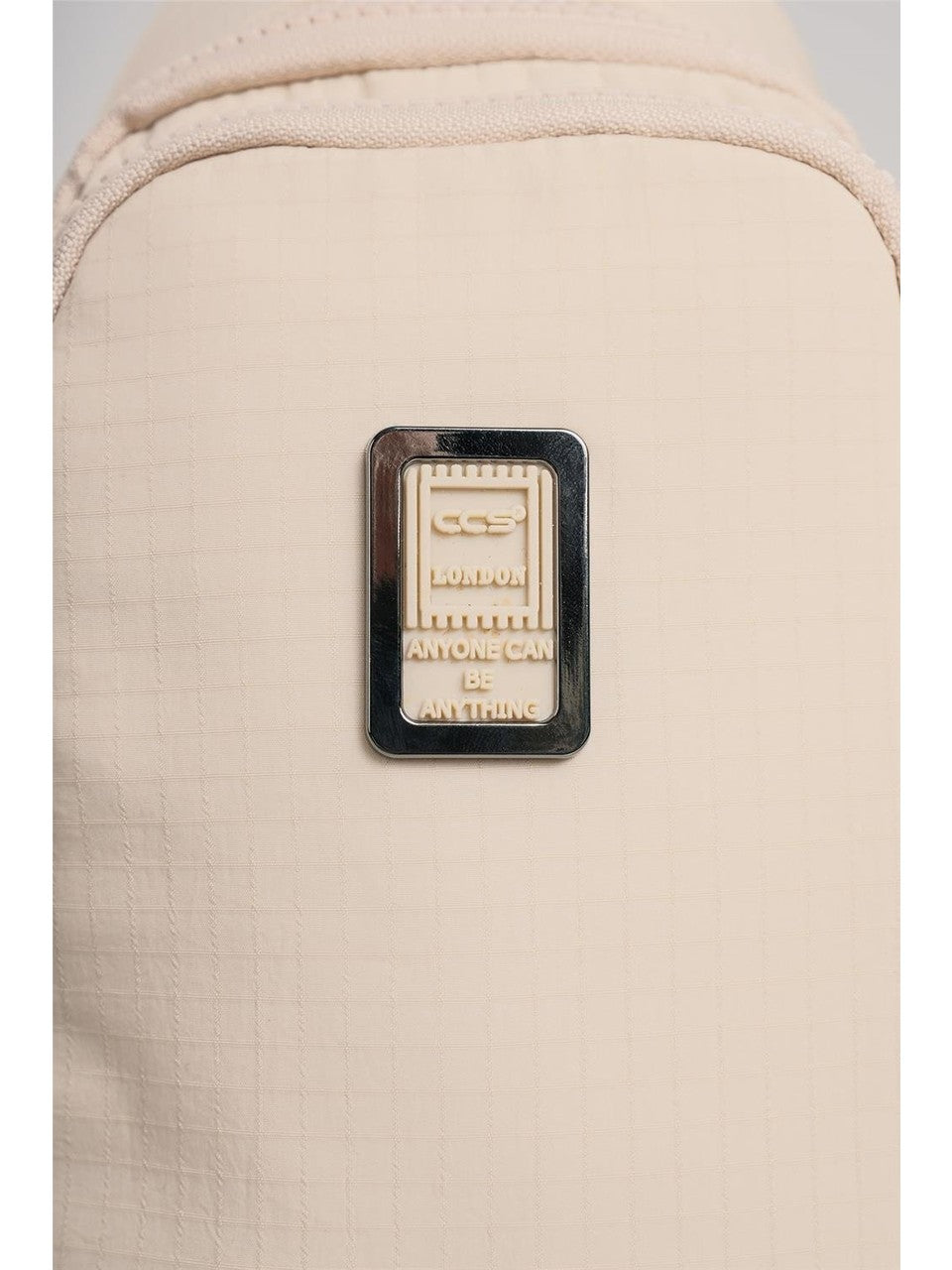 ÇÇS 17985 Kadın Çapraz Çanta: Şıklığı ve Fonksiyonelliği Bir Arada Sunar! 