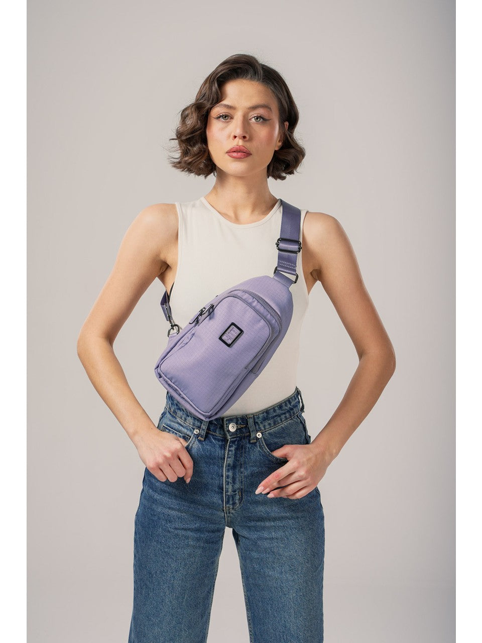 ÇÇS 17985 Kadın Çapraz Çanta: Şıklığı ve Fonksiyonelliği Bir Arada Sunar! 