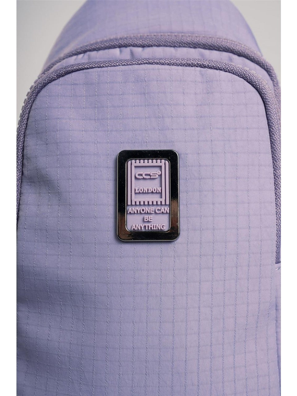 ÇÇS 17985 Kadın Çapraz Çanta: Şıklığı ve Fonksiyonelliği Bir Arada Sunar! 