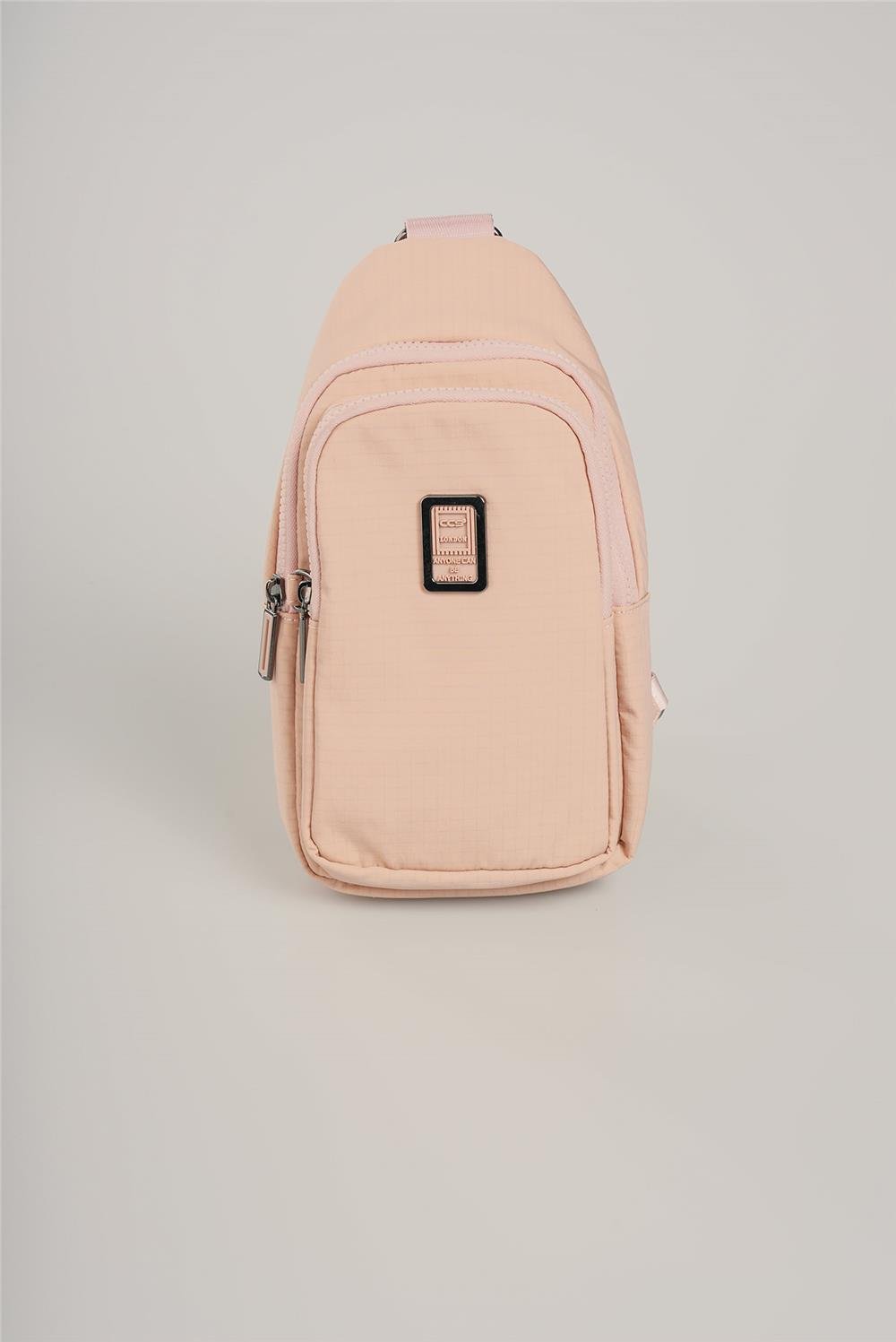 ÇÇS 17985 Kadın Çapraz Çanta: Şıklığı ve Fonksiyonelliği Bir Arada Sunar! 