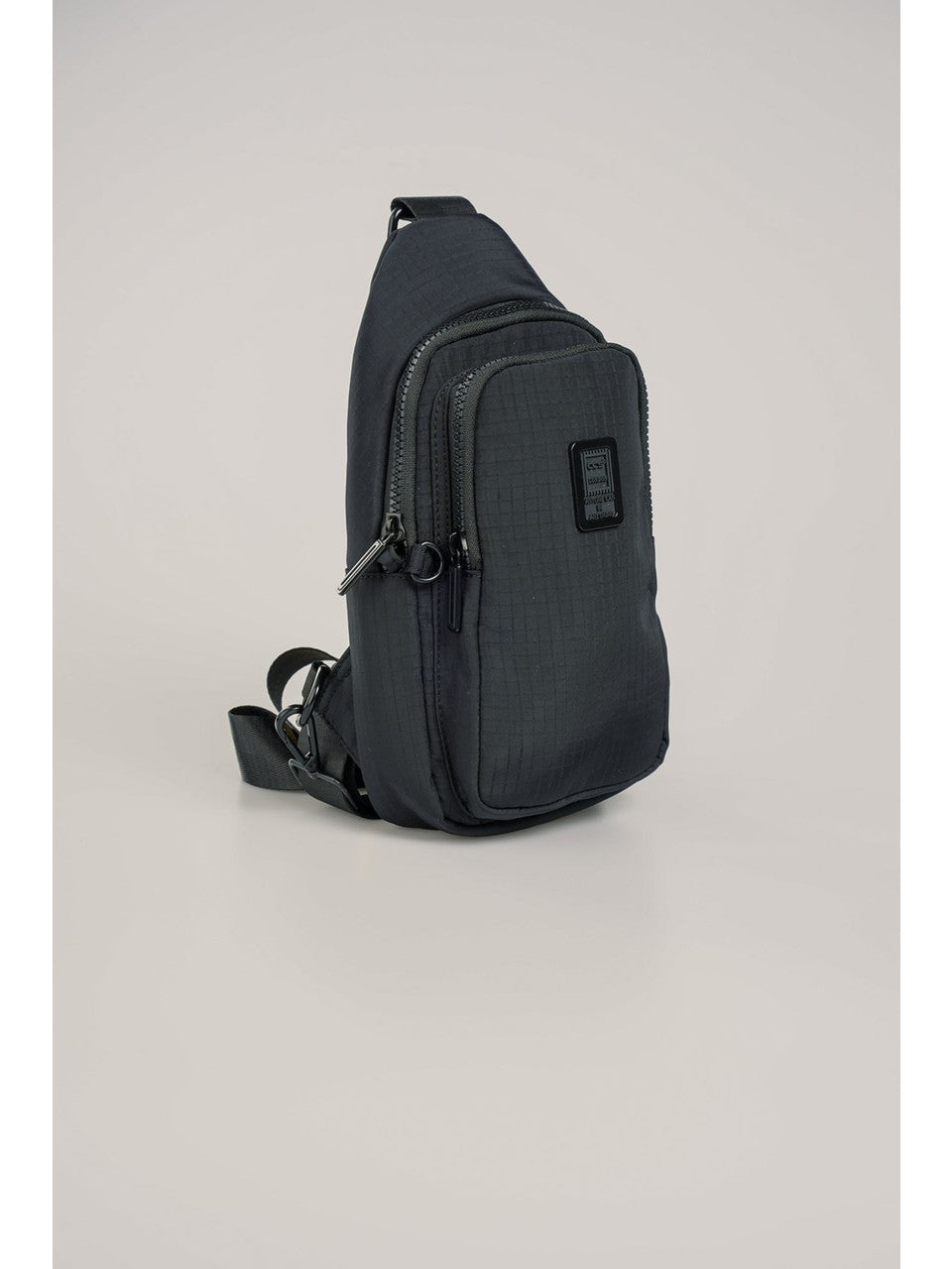 ÇÇS 17985 Kadın Çapraz Çanta: Şıklığı ve Fonksiyonelliği Bir Arada Sunar! 