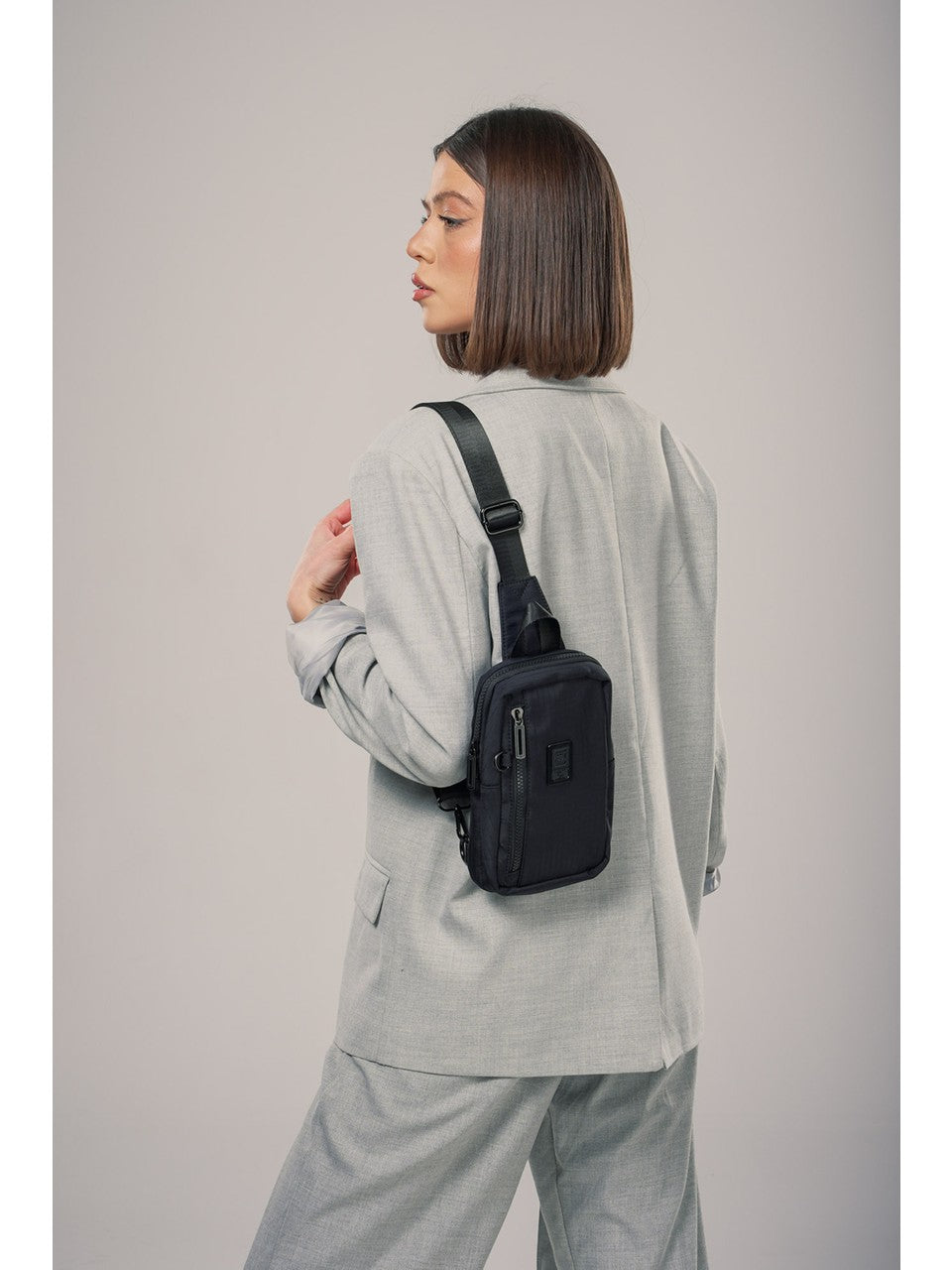 Kadın Çapraz Çanta: Minimalist Tasarım, Maksimum Pratiklik! 