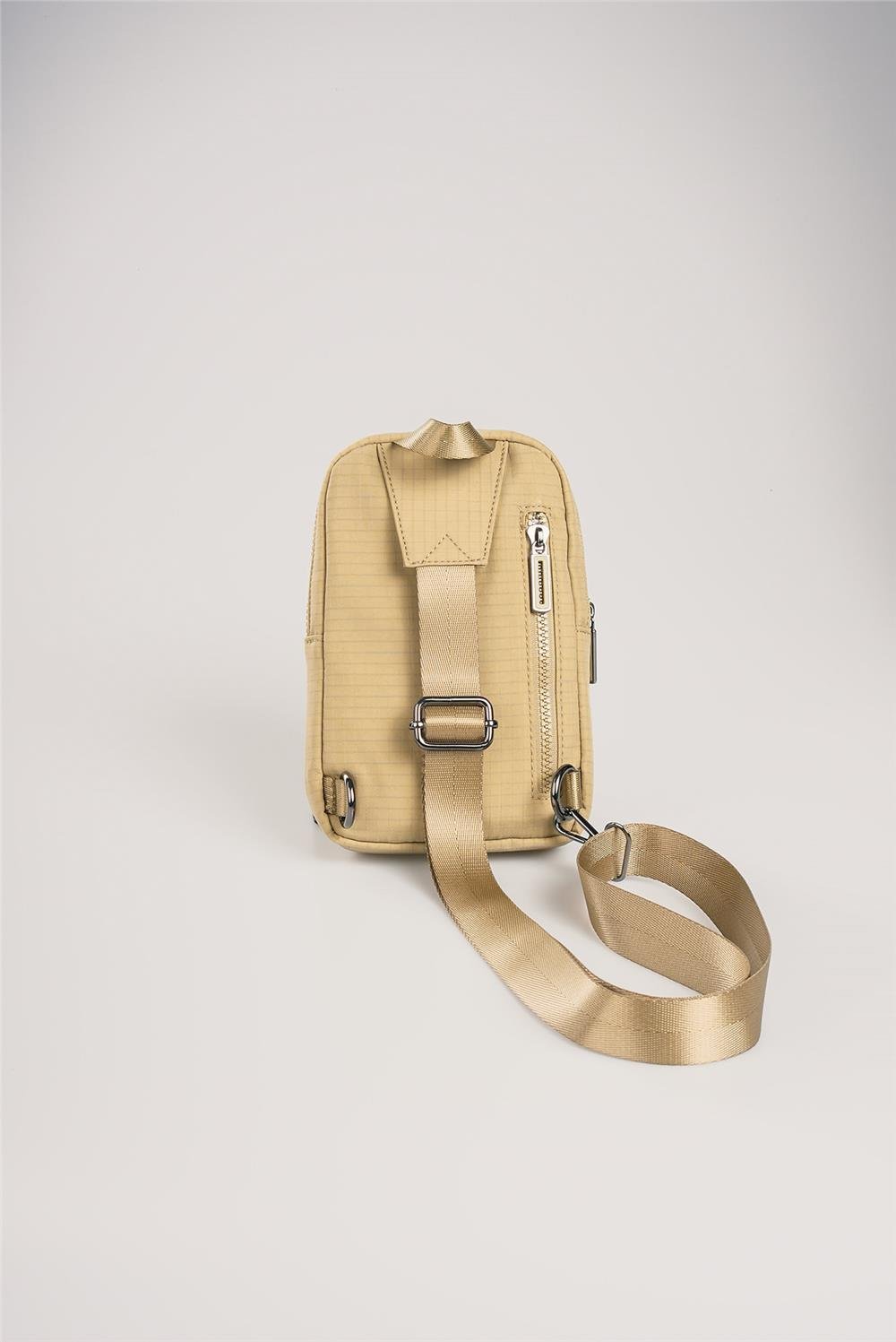 Kadın Çapraz Çanta: Minimalist Tasarım, Maksimum Pratiklik! 