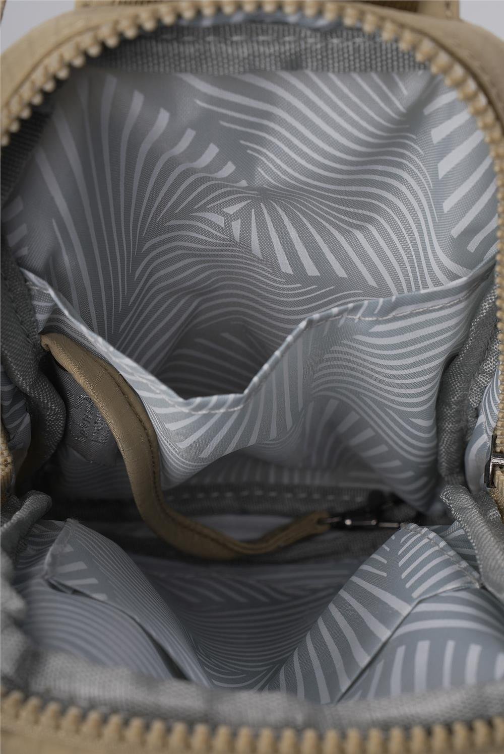 Kadın Çapraz Çanta: Minimalist Tasarım, Maksimum Pratiklik! 