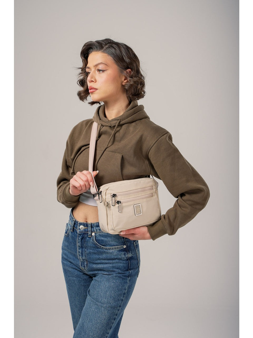 ÇÇS Kadın Çapraz Çanta: Şıklığı ve Kusursuz Düzeni Bir Arada Sunuyor! 