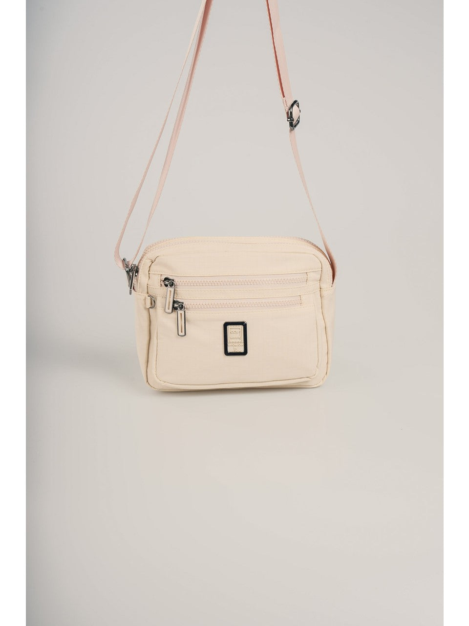 ÇÇS Kadın Çapraz Çanta: Şıklığı ve Kusursuz Düzeni Bir Arada Sunuyor! 