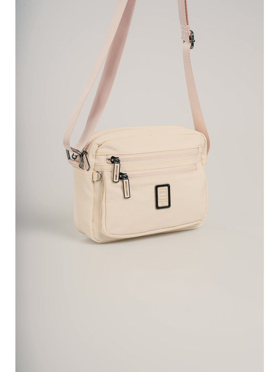 ÇÇS Kadın Çapraz Çanta: Şıklığı ve Kusursuz Düzeni Bir Arada Sunuyor! 