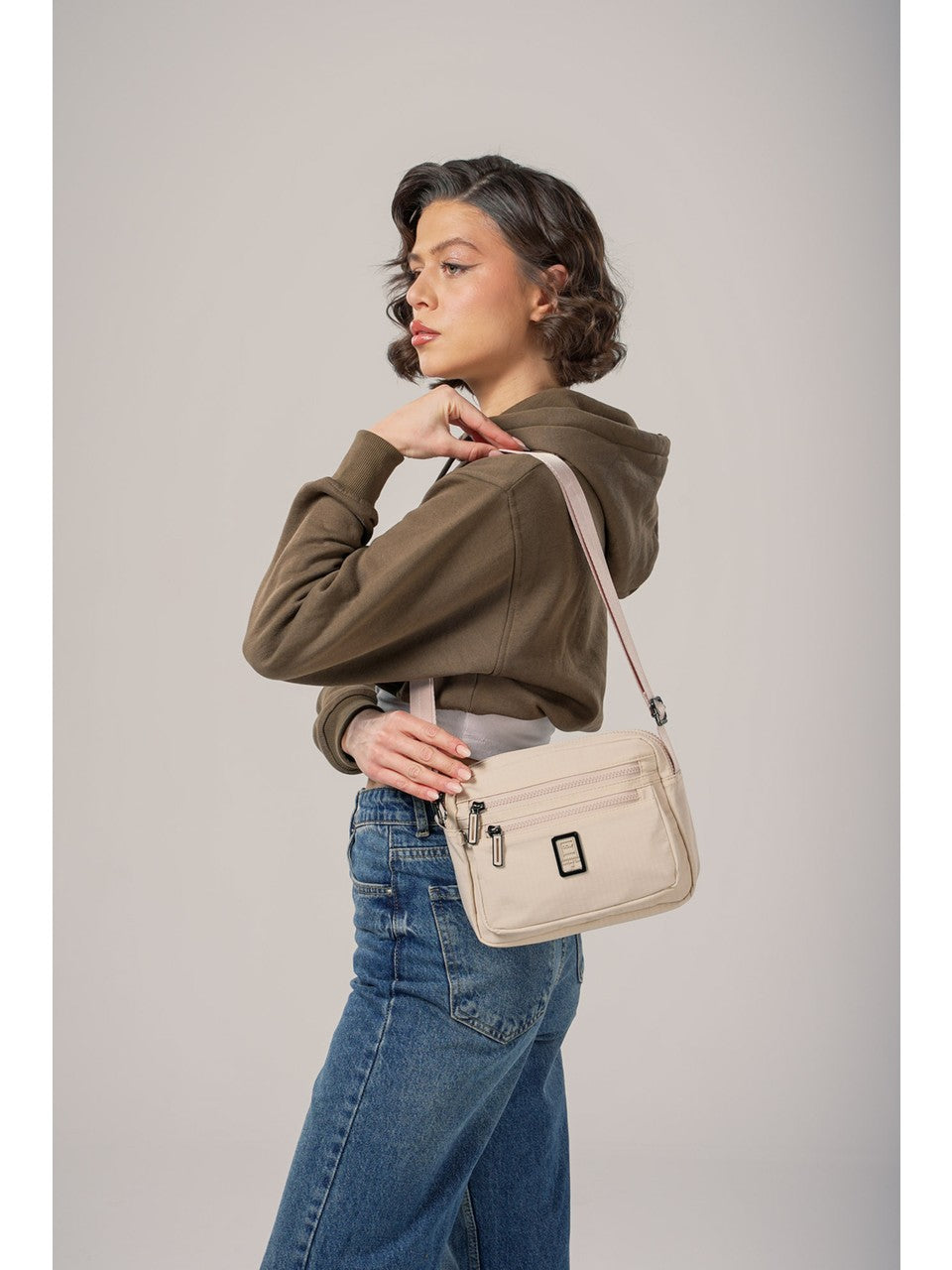 ÇÇS Kadın Çapraz Çanta: Şıklığı ve Kusursuz Düzeni Bir Arada Sunuyor! 