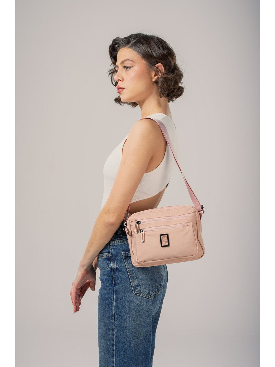 ÇÇS Kadın Çapraz Çanta: Şıklığı ve Kusursuz Düzeni Bir Arada Sunuyor! 