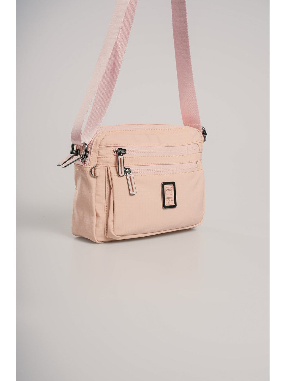 ÇÇS Kadın Çapraz Çanta: Şıklığı ve Kusursuz Düzeni Bir Arada Sunuyor! 