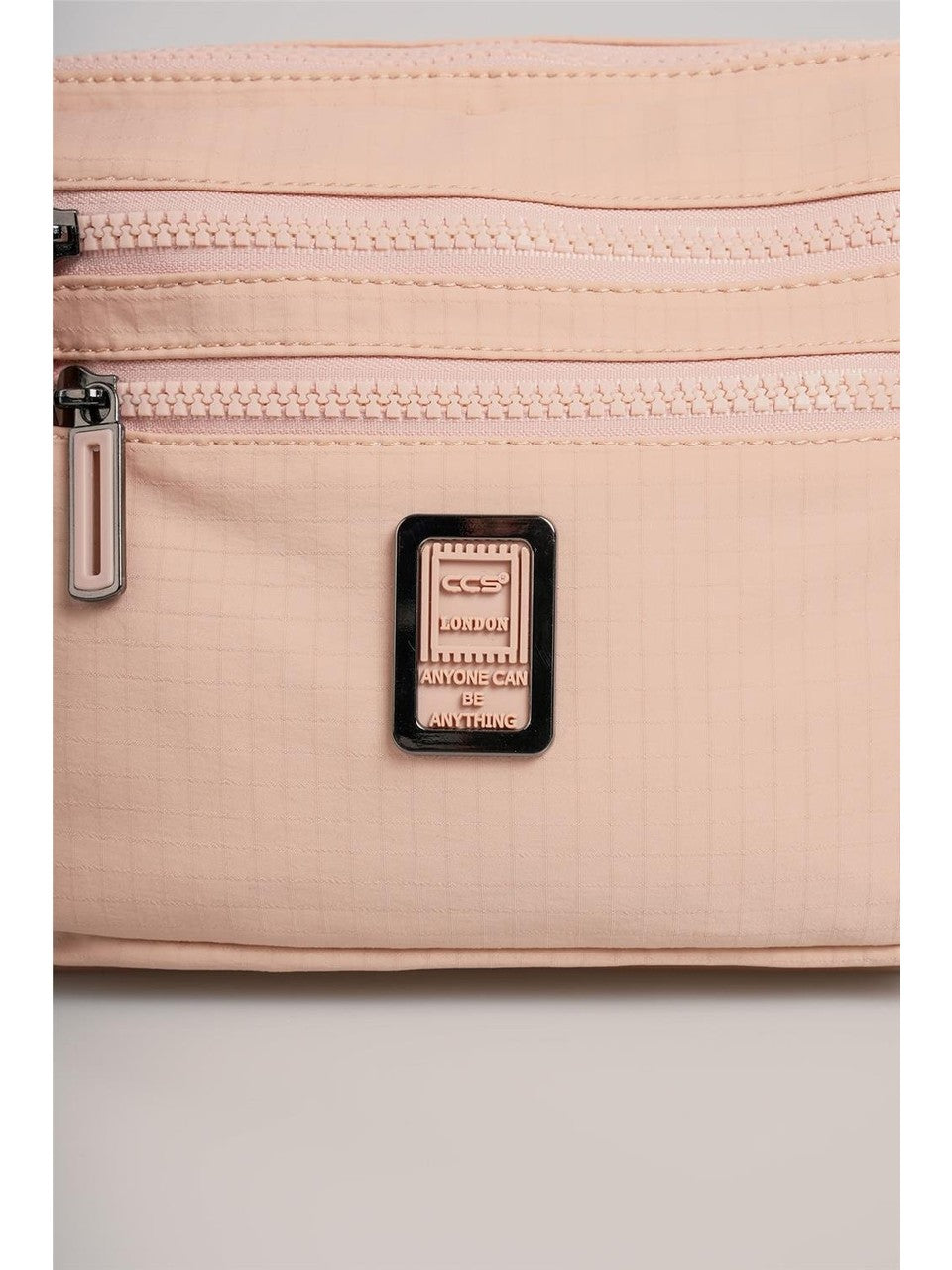 ÇÇS Kadın Çapraz Çanta: Şıklığı ve Kusursuz Düzeni Bir Arada Sunuyor! 