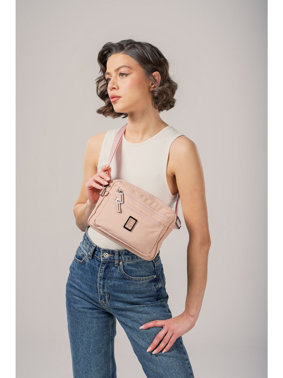 ÇÇS Kadın Çapraz Çanta: Şıklığı ve Kusursuz Düzeni Bir Arada Sunuyor! 