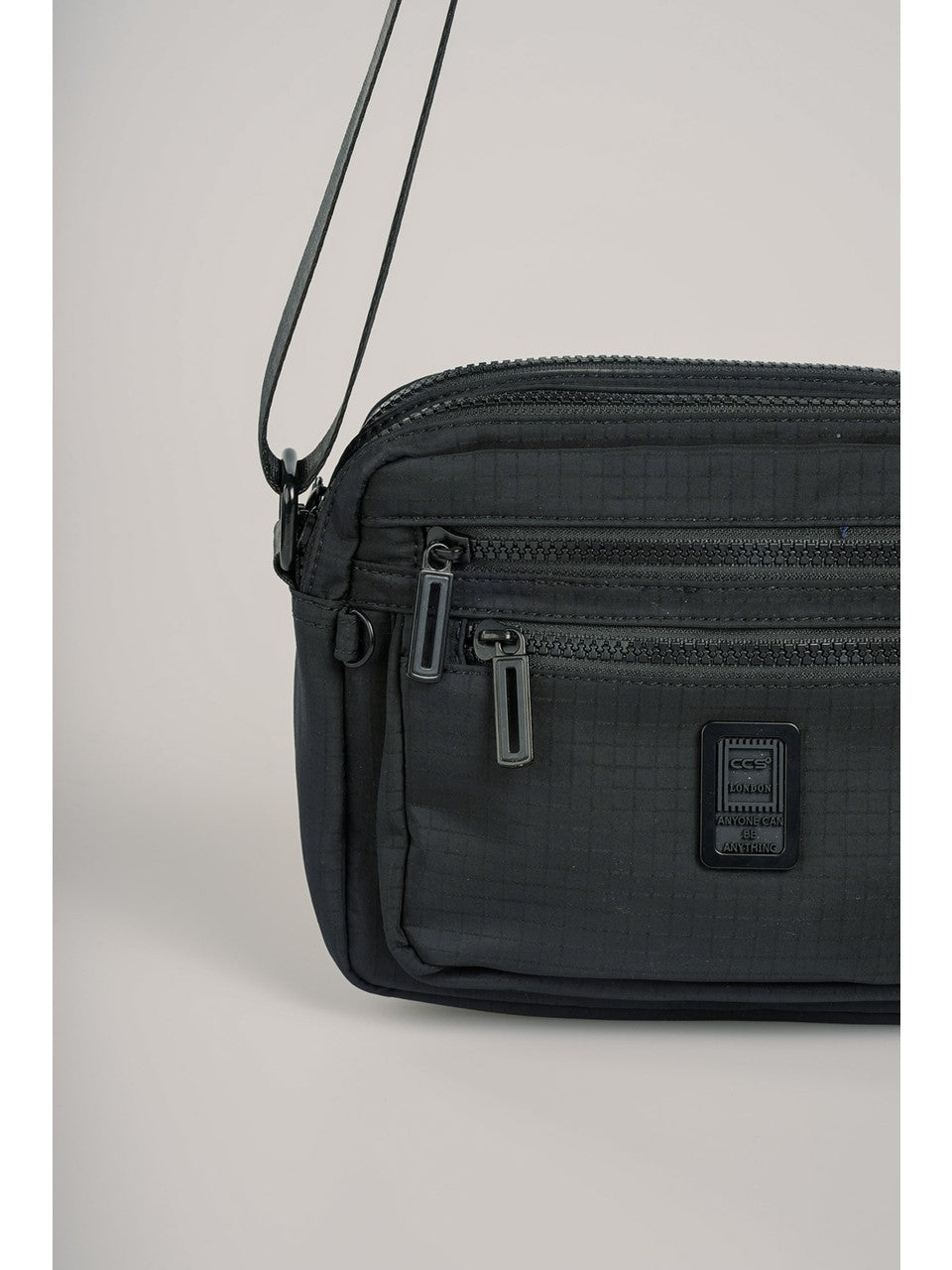 ÇÇS Kadın Çapraz Çanta: Şıklığı ve Kusursuz Düzeni Bir Arada Sunuyor! 