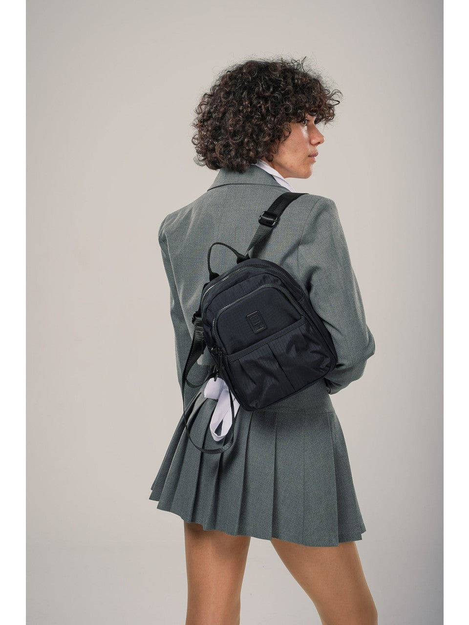 ÇÇS Kadın Sırt çantası: Şıklığı ve Fonksiyonelliği Sırtınızda Taşıyın 