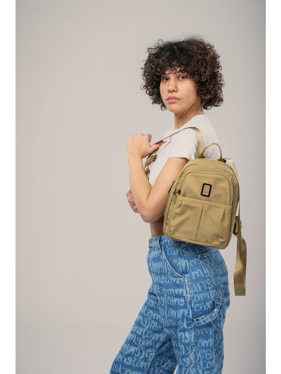 ÇÇS Kadın Sırt çantası: Şıklığı ve Fonksiyonelliği Sırtınızda Taşıyın 